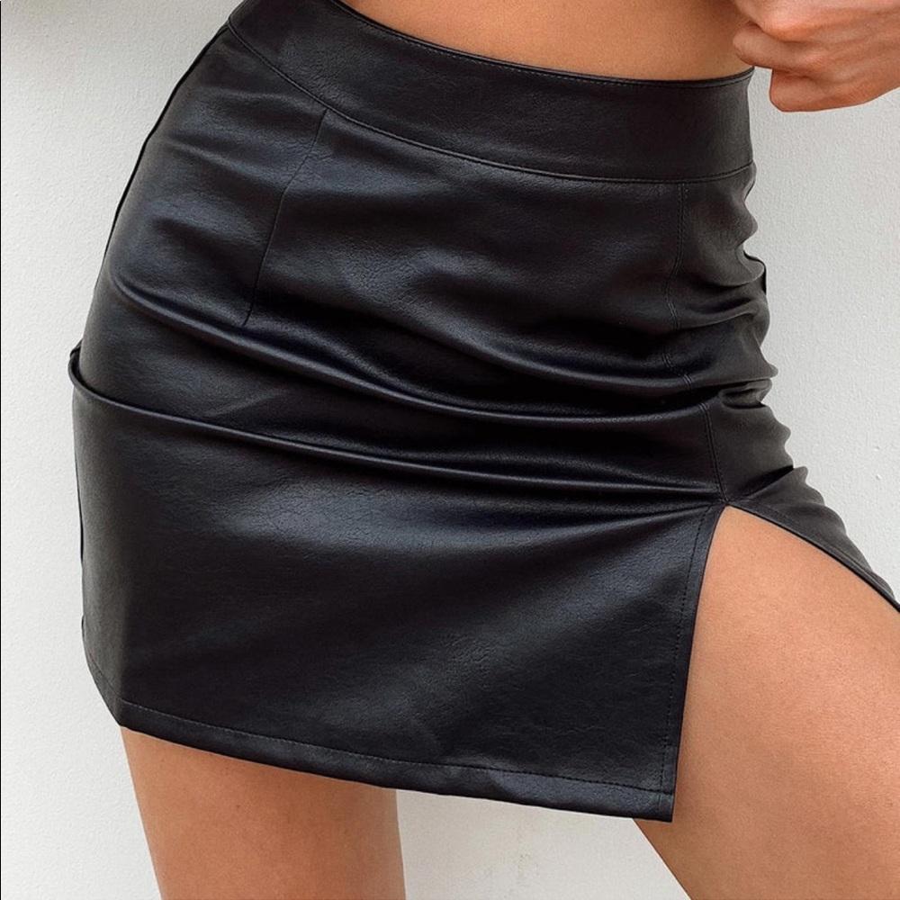 Princess Polly Vegan Leather Mini Skirt Black NWT size Medium/size 6